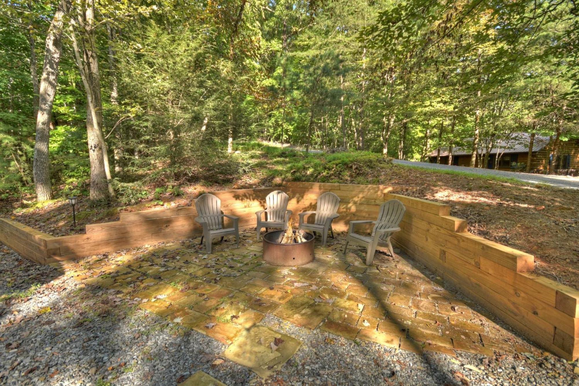 Bearfoot Ridge Wood-Burning Fireplace Cozy Hot Tub Serene Views Ellijay Exterior foto